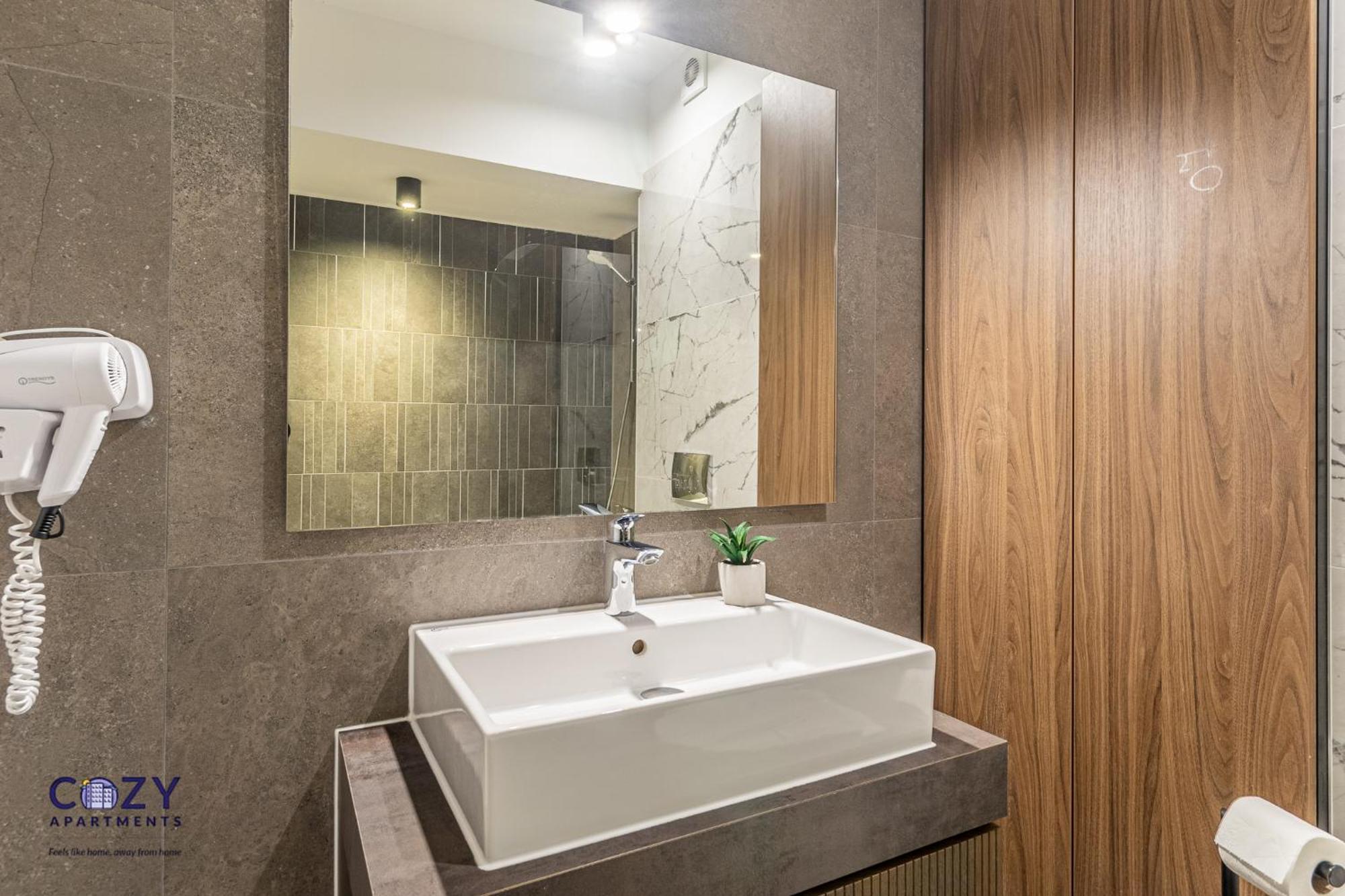 Luxury Residences & Suites In Central Brasov At Coresi Mall Exterior photo
